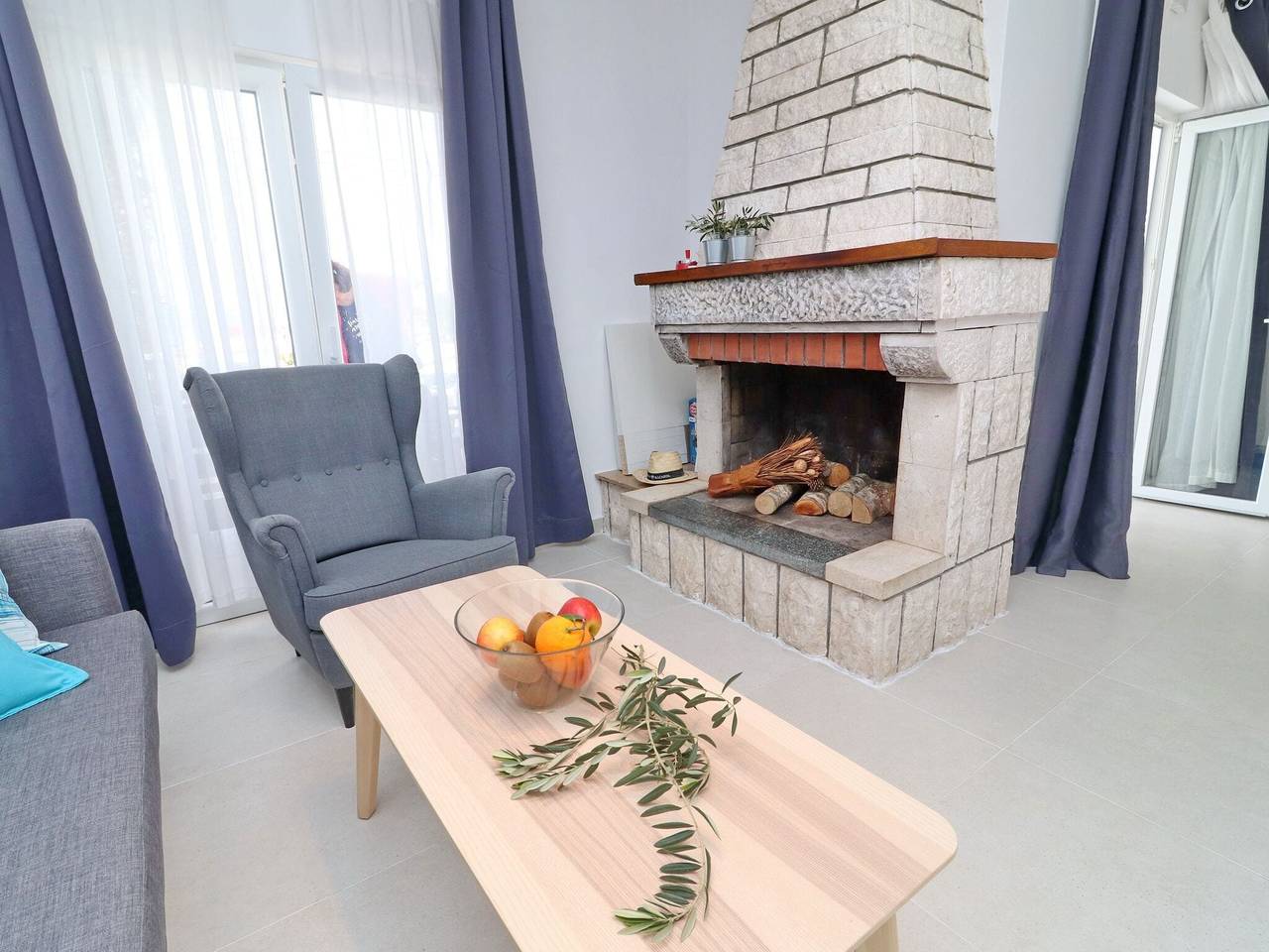 Holiday Home Rosemary-Three Bedroom Holiday Home with Terrace and Partial Sea View in Komarna, Dubrovnik-Neretva