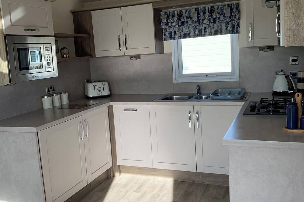 Aurora luxury beach lodge at silver sands lossiemouth 2 minute walk to beach in Lossiemouth, Moray