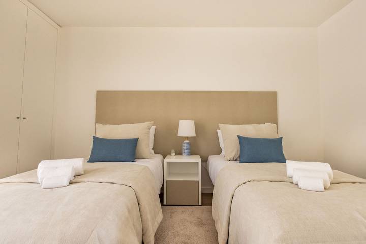 Apartamento inteiro, Sant'ana Beach Apartment - By Sch - T in Salir do Porto, Tornada e Salir do Porto