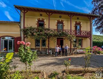 Gîte pour 15 personnes, avec jardin et terrasse à Labroquère
