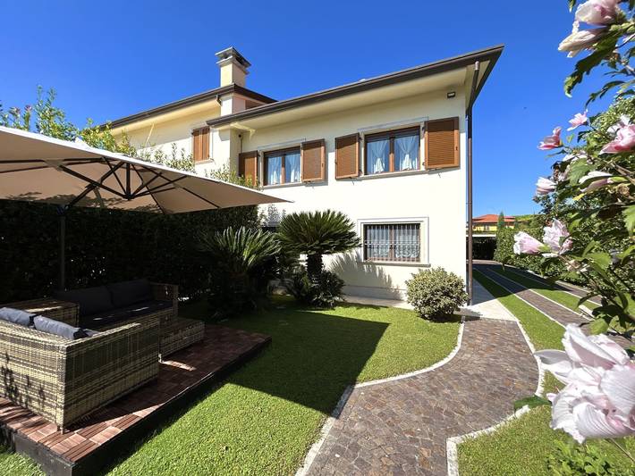 Location de vacances pour 6 personnes, avec terrasse et jardin à Forte dei Marmi - 2