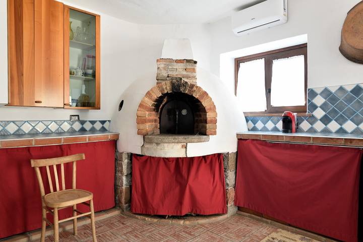 Accommodation 'Ami' on the Ground Floor with Sea View and Garden, in a House with Hosts in Arzana, Barbagia