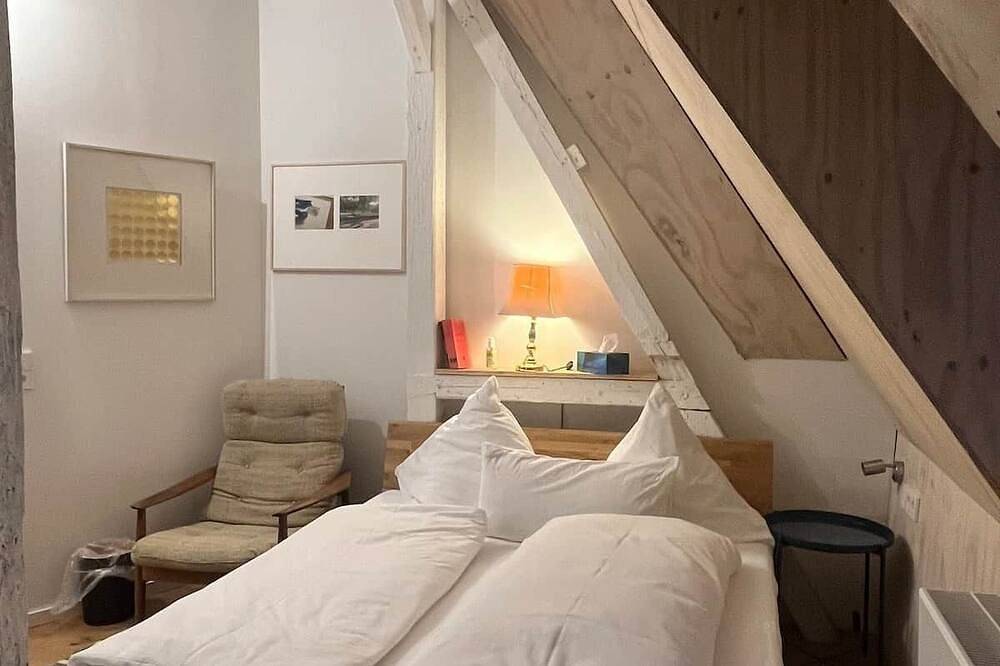 Ganze Wohnung, Wohnen auf 130 qm über den Dächern mitten in Gera in Gera, Ostthüringen