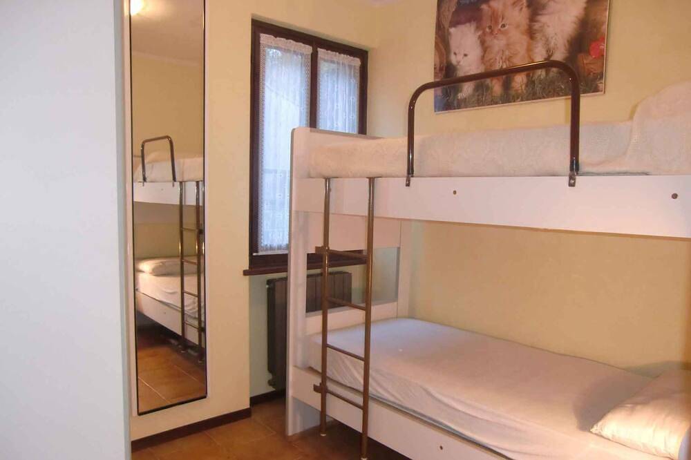 Ganze Wohnung, Ferienwohnung mit Außenpool in Molina di Ledro, Ledro
