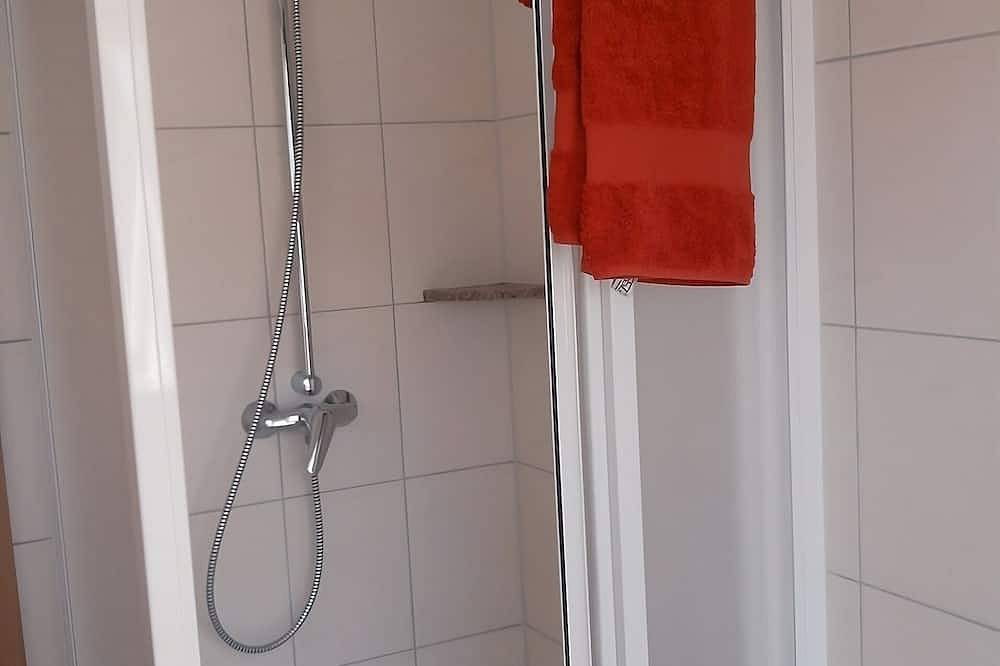 Ganze Wohnung, Traumhafte Dachgeschosswohnung mit Seeblick am Plauer See in Alt Schwerin, Plauer See