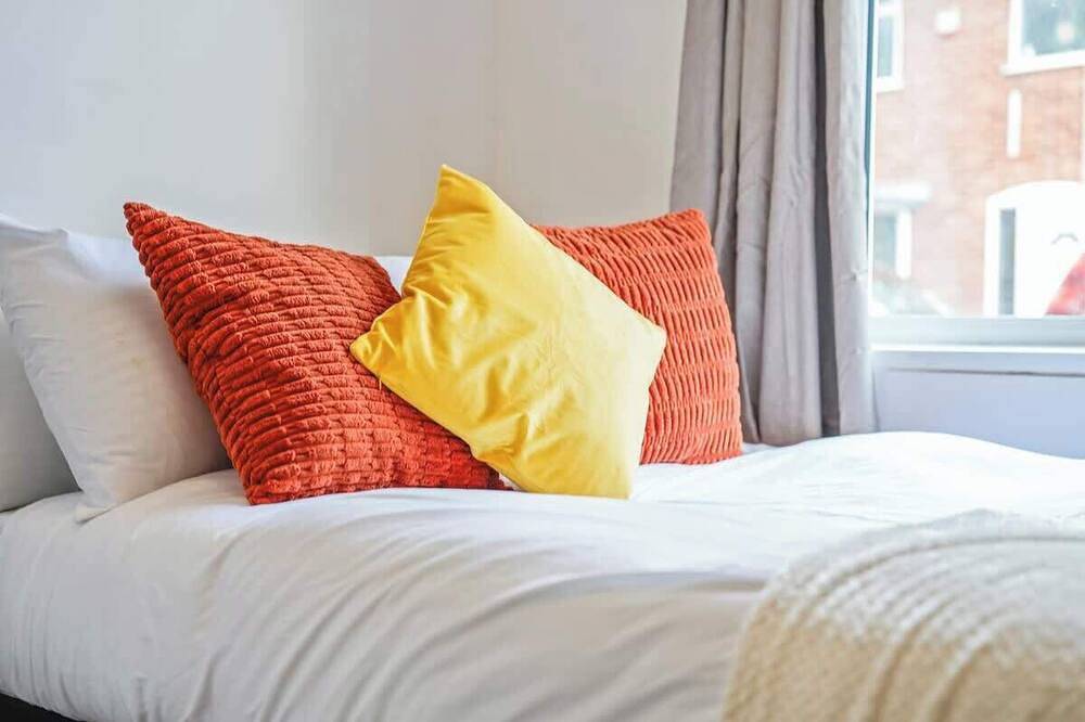 Spacious Warwick Stay | Contractors & Families in Warwick, Warwickshire
