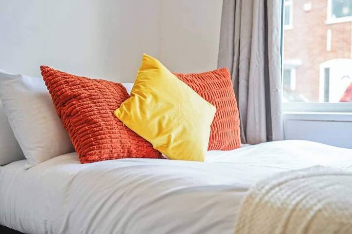Spacious Warwick Stay | Contractors & Families in Warwick, Warwickshire
