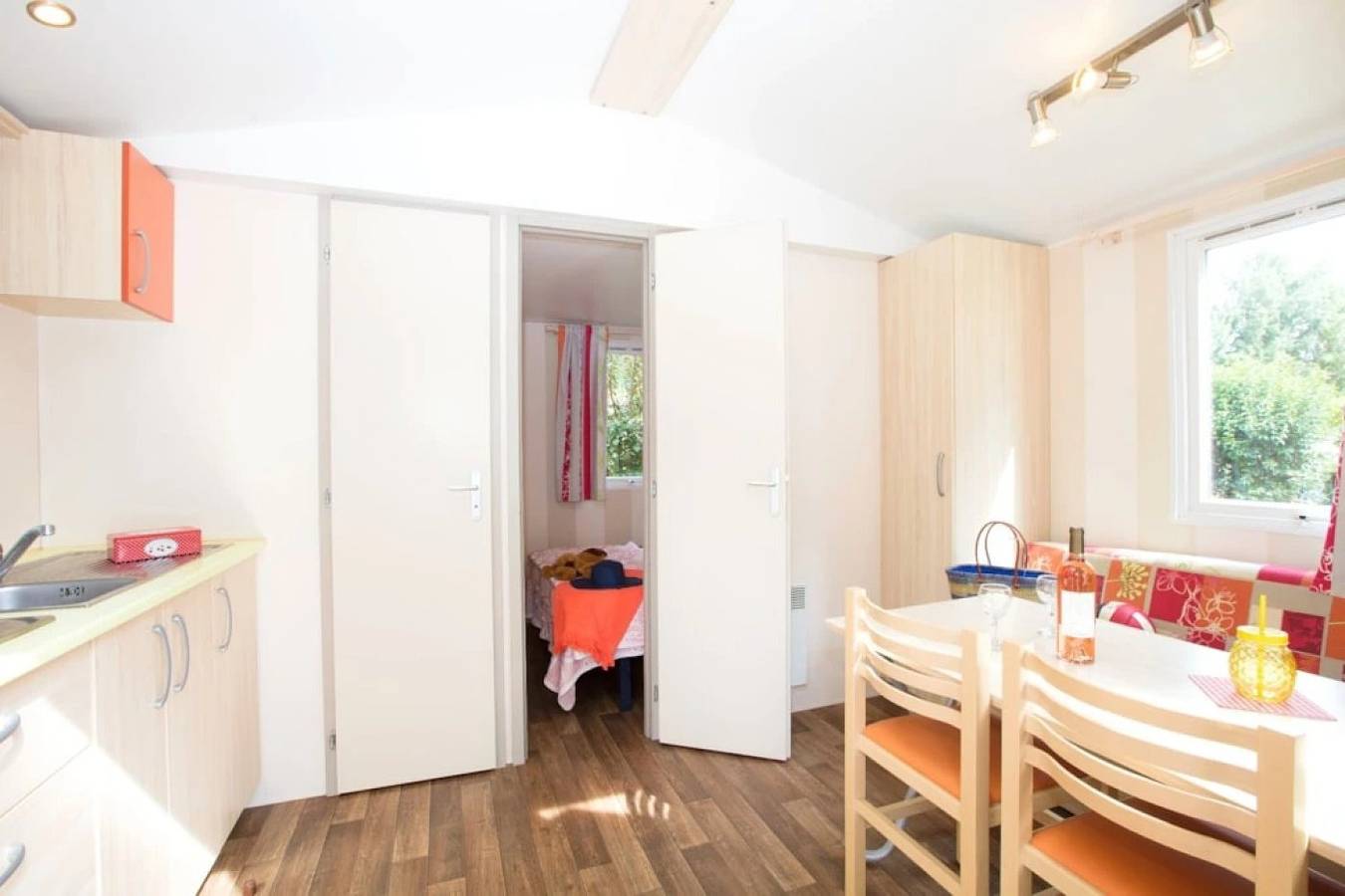 Zecamping 4* animé 3km plage piscine chauffée tente Tv Bbq clim 16m2 in Canet-en-Roussillon, Côte d'Améthyste