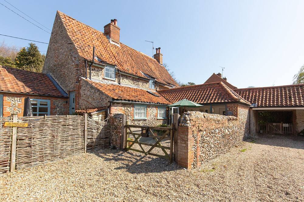Lavender Cottage -  a self catering cottage that sleeps 4 guests  in 2 bedrooms in Stiffkey, Norfolk Coast