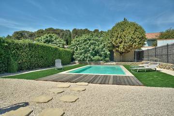 Gîte pour 8 personnes, avec jardin ainsi que piscine et terrasse à Armissan