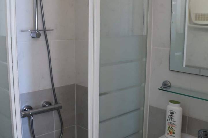 Gîte pour 2 personnes, avec terrasse et jardin à Èze - 3