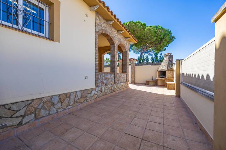 Casa rural para 10 personas, con Balcón y Terraza además de Jardín y Vistas en La Escala - 2