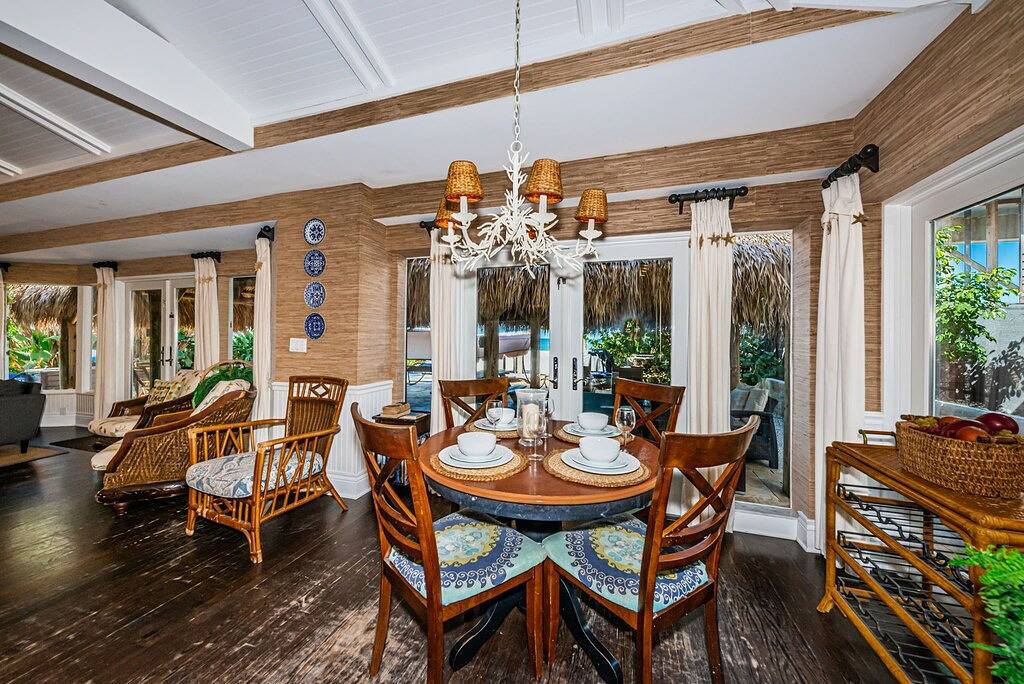 Vacation House for 10 Guests in Clearwater Beach Island, Clearwater
