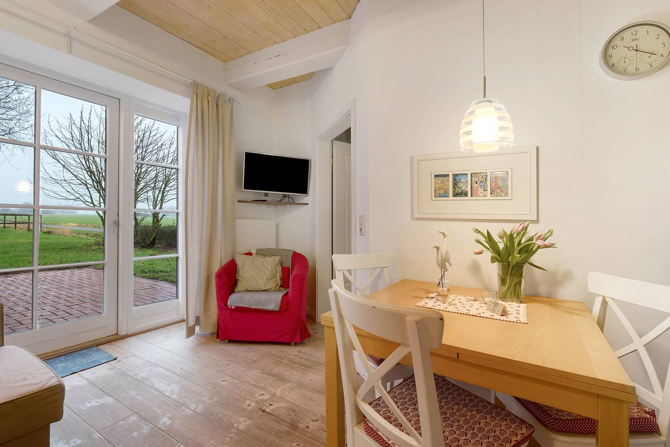 Ganze Wohnung, Ferienwohnung 'Haus Mühlenhof 1' mit Privatterrasse, Gemeinschaftsgarten und Wi-Fi in Hillgroven, Wesselburen und Umgebung Region