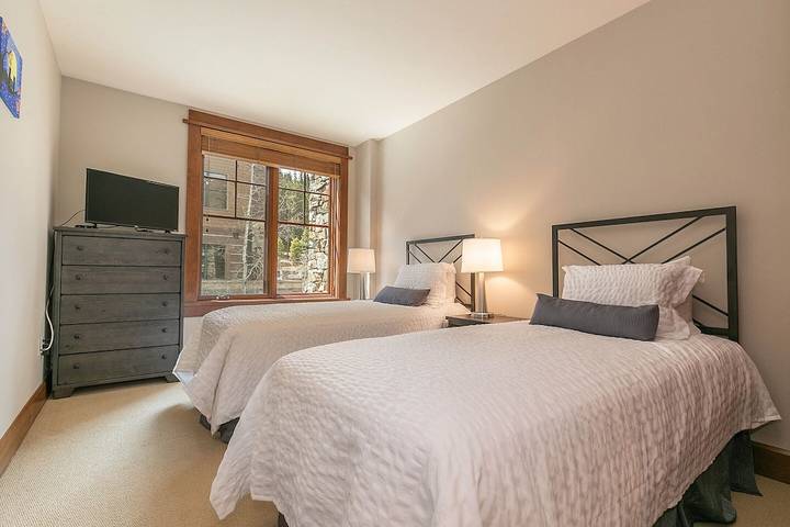 Vacation apartment for 6 people, with terrace and hot tub as well as pool by Lake Tahoe