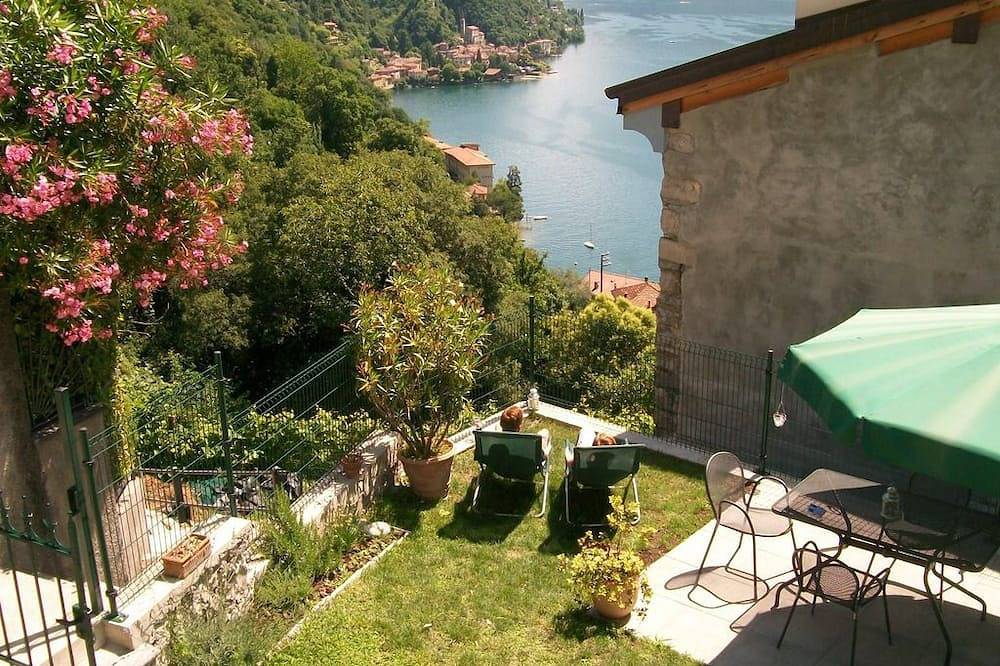 Prachtig uitzicht op het meer en de tuin, dicht bij Zwitserland in Albogasio, Valsolda
