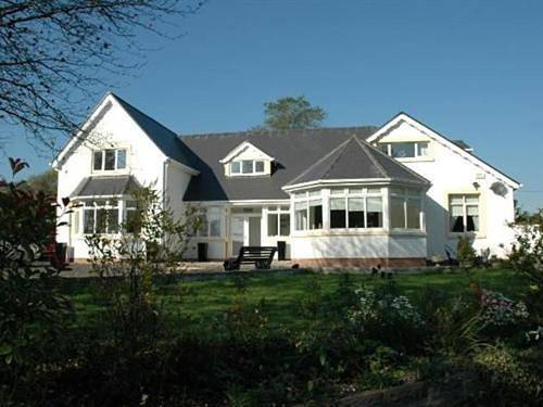 Hazelwood Guest House in Bridgend, Bridgend en omgeving