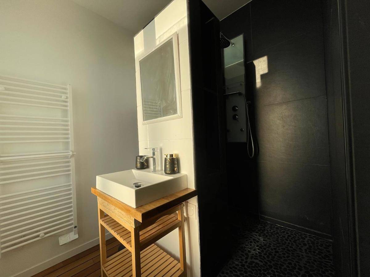 Appartement entier, L'oasis d'Enghien-les-bains in Enghien-les-Bains, Val-d'Oise