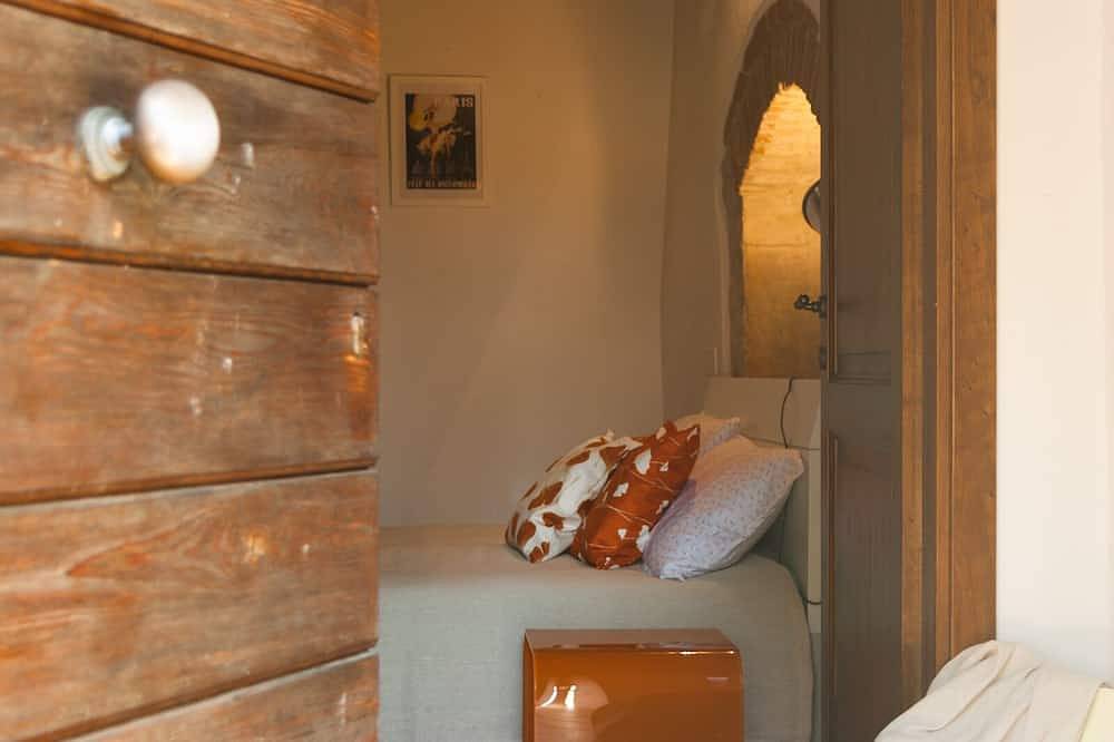 Entire apartment, Apartment facing the pool in medieval village with view of Todi in Todi, Perugia Province