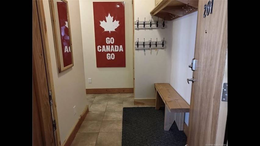 Vacation rental for 6 people, with hot tub and balcony as well as sauna in Big White