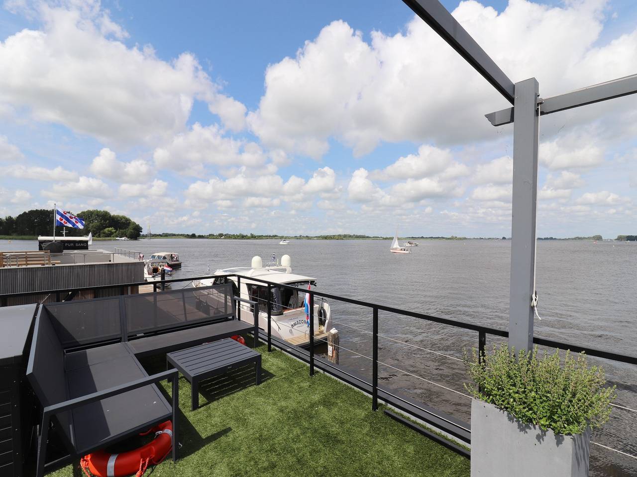 Hausboot mit Sauna und fantastischer Aussicht in Friesland