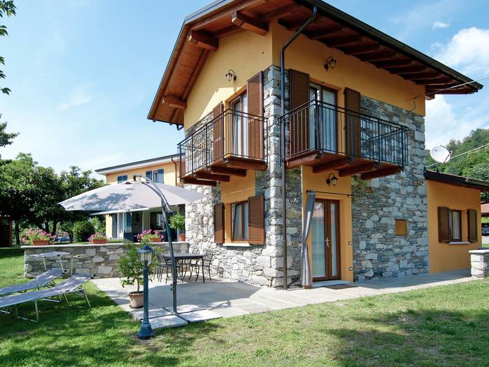 Ferienhaus für 4 Personen, mit Balkon und Terrasse sowie Garten am Ortasee