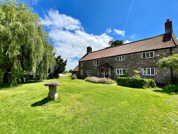 Cottage for 5 people, with garden, with pets in North Somerset