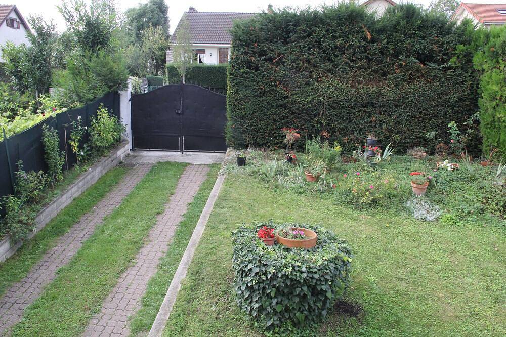 Near Disneyland Paris / 4 bedrooms and living room -12 minutes from Paris <br><br> in Chelles, Seine-et-Marne