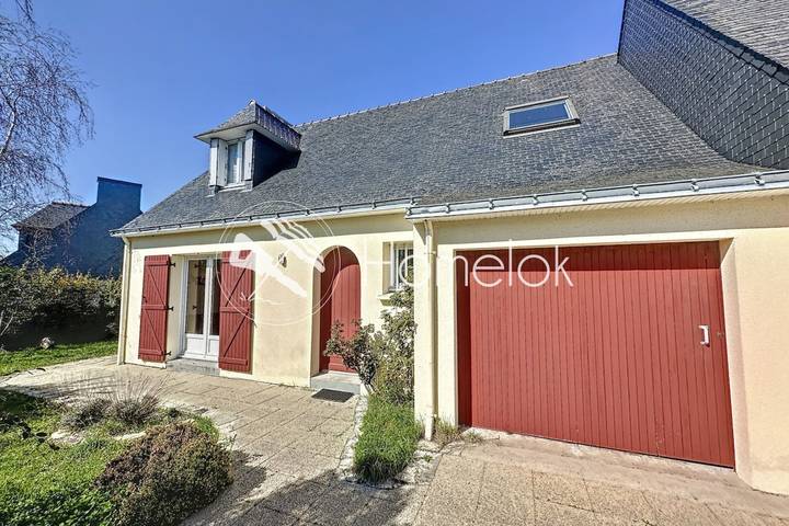 Location de vacances pour 8 personnes, avec Balcon ainsi que Terrasse et Jardin à Port-Louis