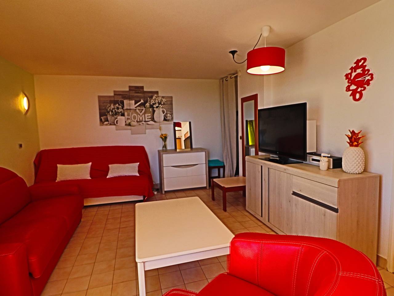 Entire studio, Ground floor with pool and sea access, private parking in Sete, Mediterranean Coast (France)