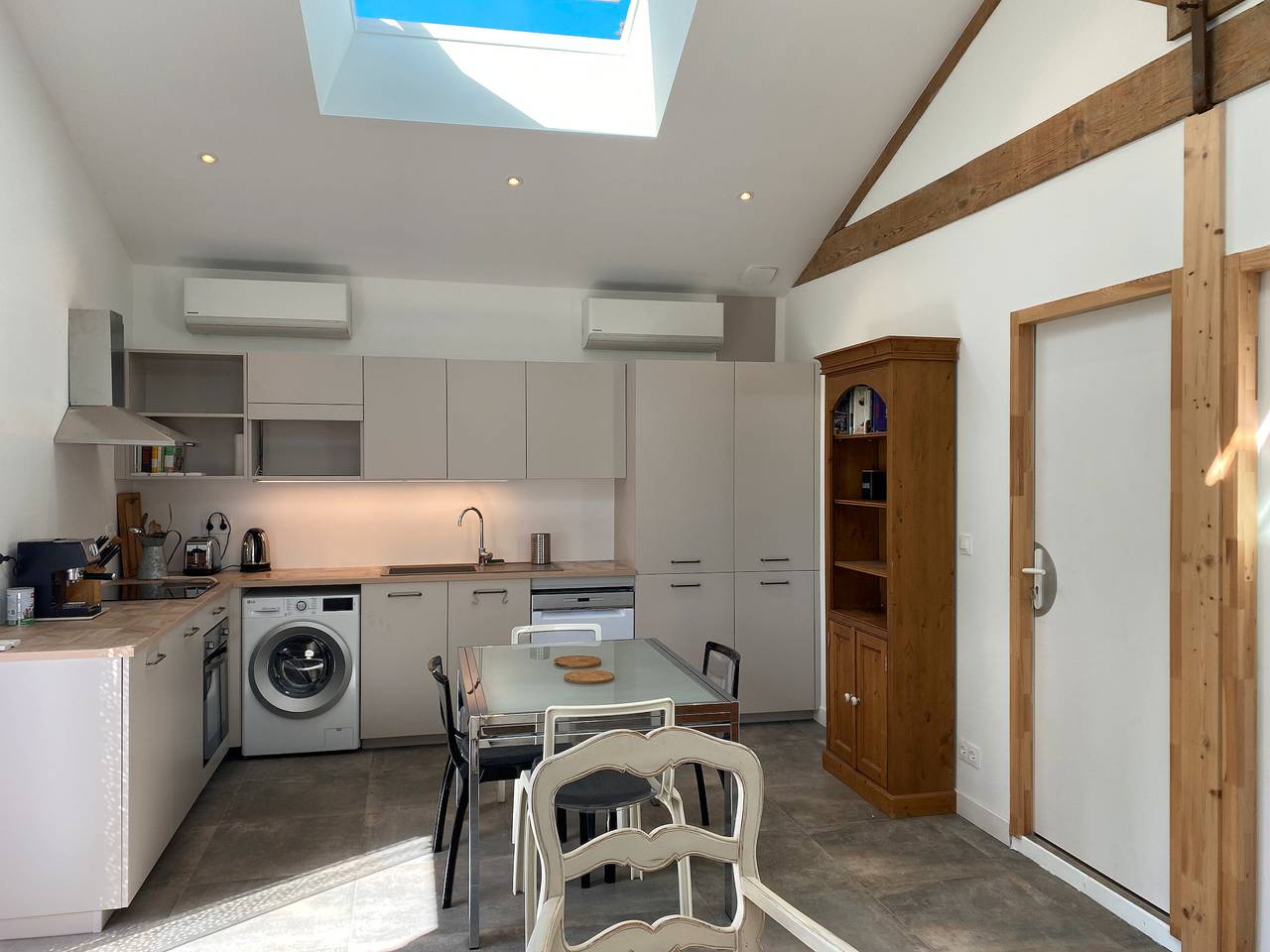 Gîte 'La Grange Hulotte' avec Terrasse Privée, Jardin Partagé et Wi-Fi in Chaillé-les-Marais, Fontenay-le-Comte