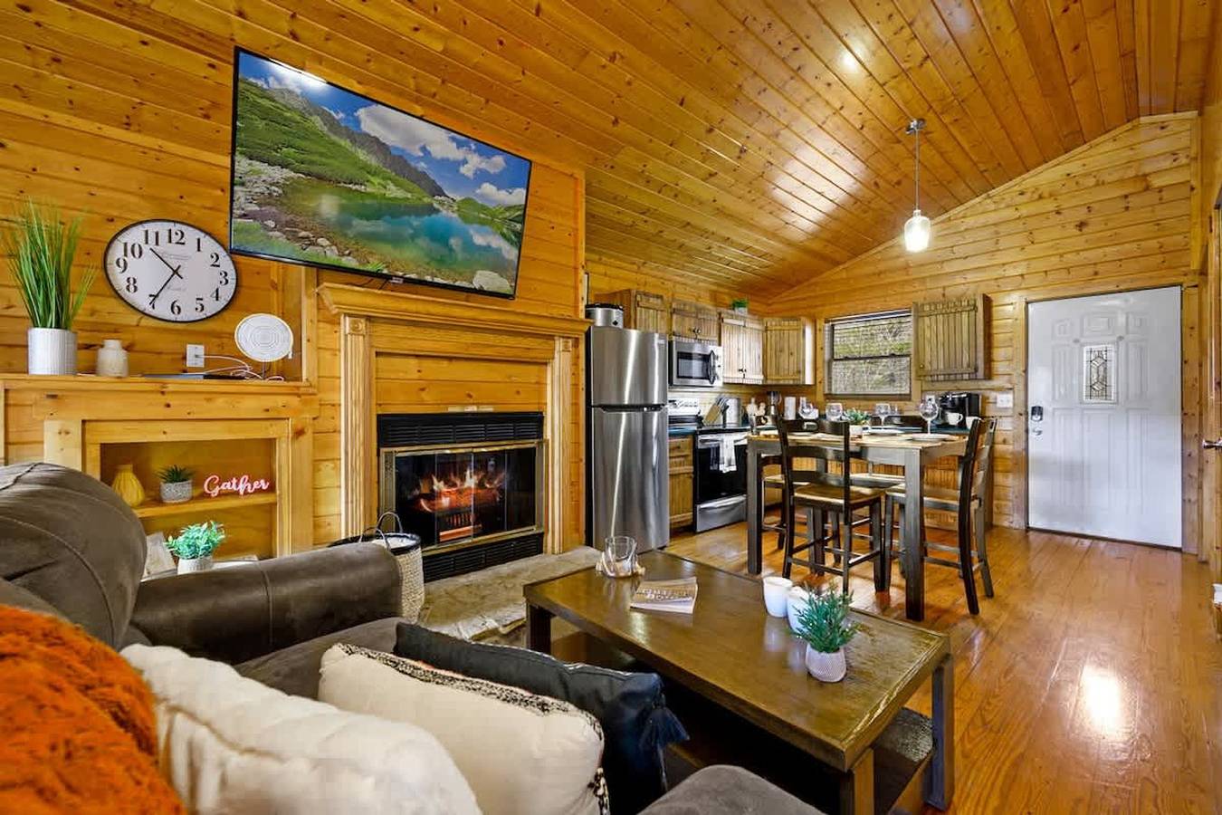 Apartamento inteiro, Great View  Location  Studio Log Cabin  Hot Tub in Gatlinburg, Condado de Sevier
