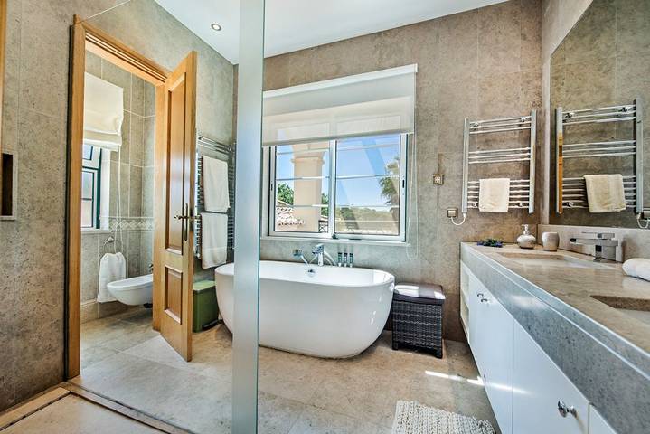 Villa für 8 Personen, mit Terrasse und Garten in Faro - 4