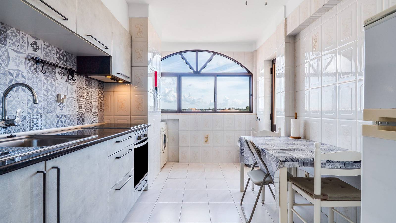 Ganze Wohnung, Ferienwohnung für 3 Personen mit Balkon in Ferragudo, Faro Distrikt