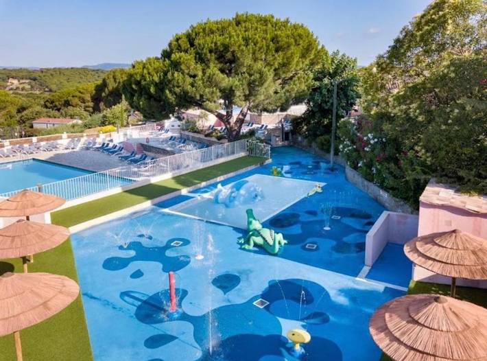 Camping pour 6 personnes, avec Terrasse et Jardin ainsi que Bassin pour enfant et Piscine à Gassin - 4