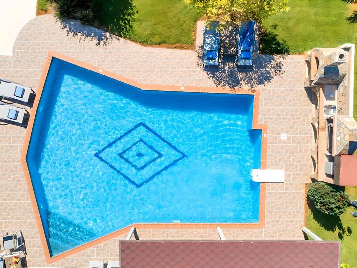 Location de vacances pour 10 personnes, avec piscine et jardin dans Georgioupoli - 3