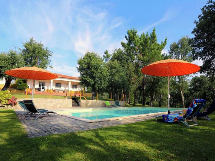 Casa de vacaciones para 8 personas, con Jardín y Piscina en Caldas da Rainha