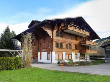 Gîte pour 4 personnes, avec balcon et vue à Saanen