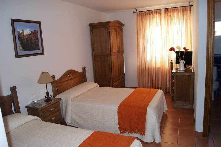 Rural House The Willow. 2.5 km from the city of Cuenca. Groups of up to 23 people in Cuenca, Cuenca Provinz