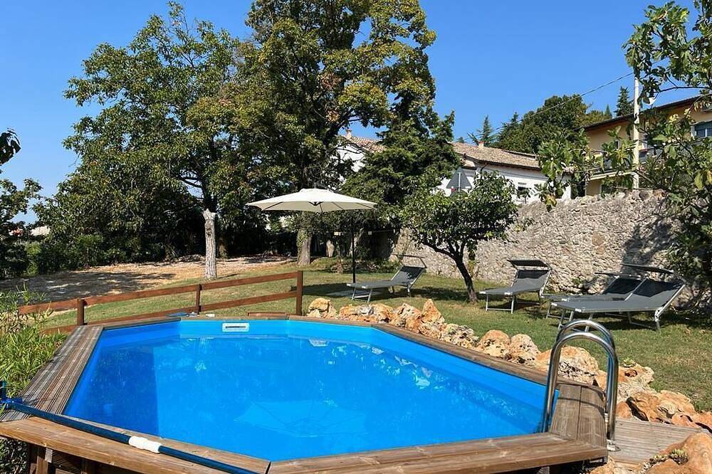 Ganze Wohnung, Villa Nogarola - private pool and garden in Caprino Veronese, Gardasee-Berge