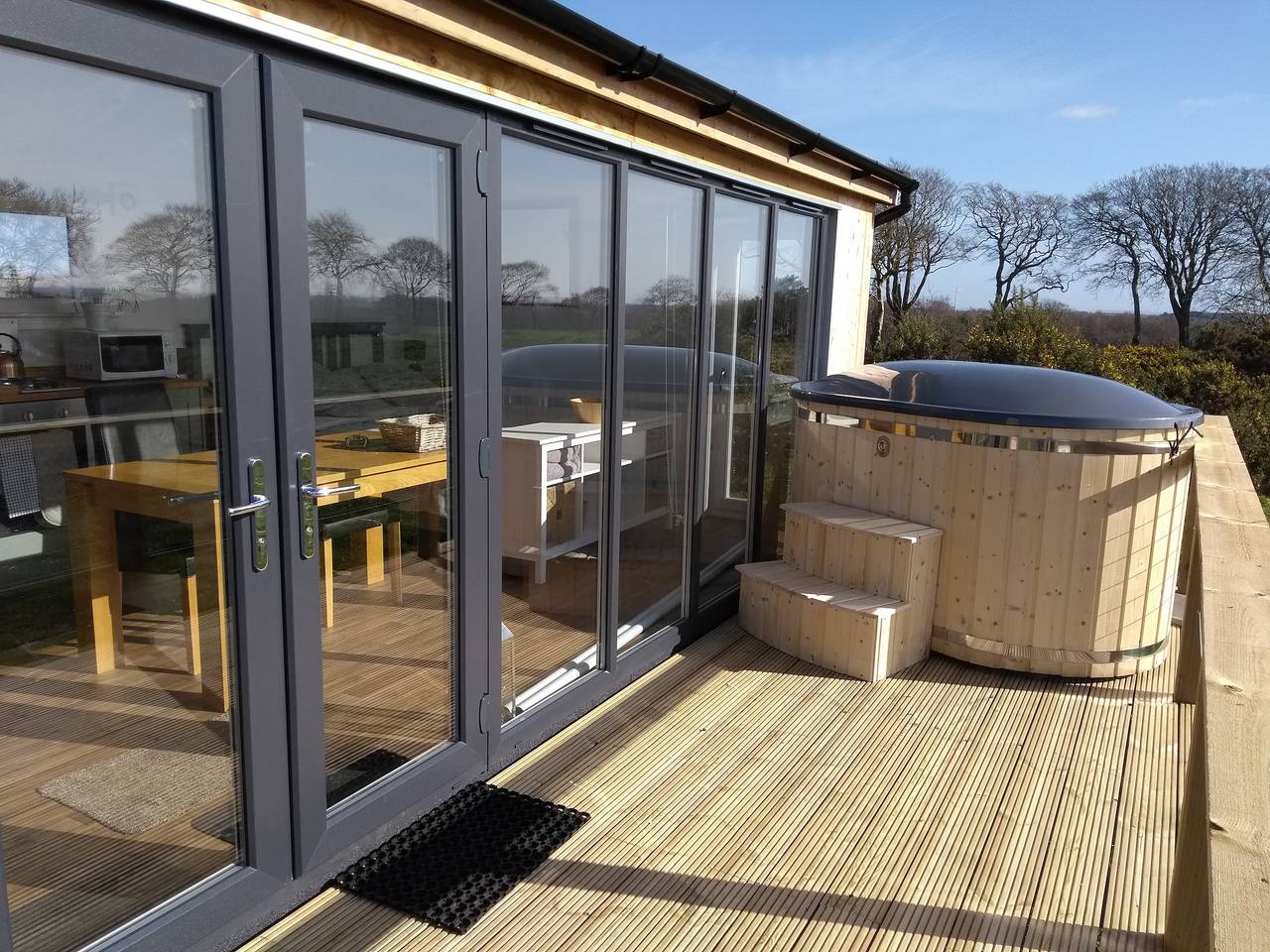 Ailsa Lodge Sleeps 3- Hot Tub, Scenic Views in Ayrshire