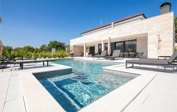 Geräumige 200 m² große Wohnung mit Pool, WLAN und Küche in Cista Velika, Dalmatinisches Zagora