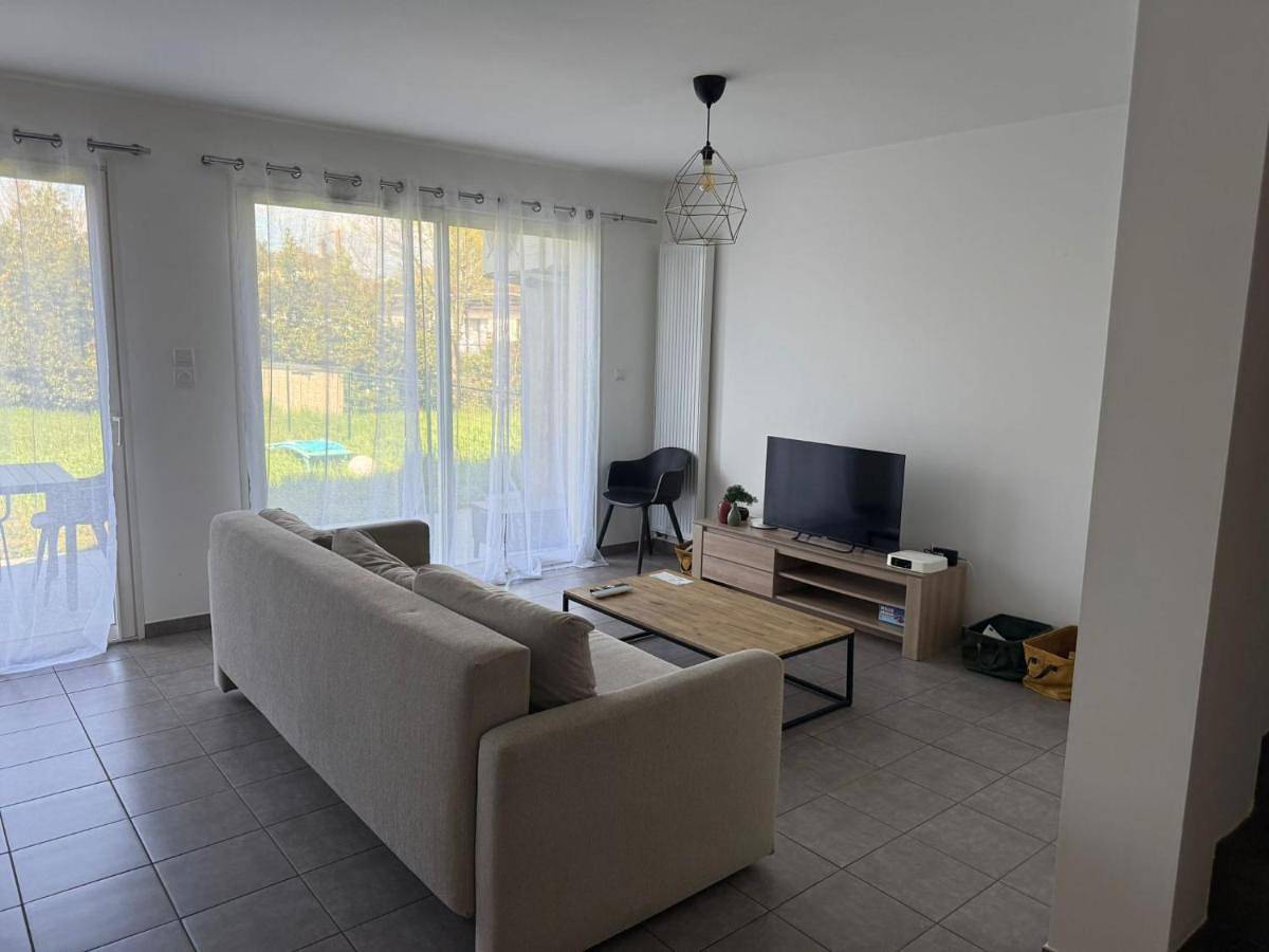 Three-Bedroom Villa in Saint-André-de-Cubzac, Région de Blaye