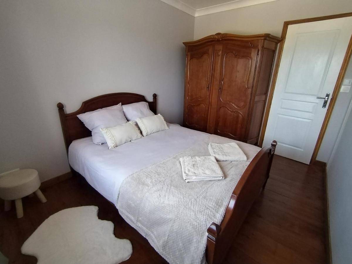 Double Room with Private Bathroom in Bourdeilles, Périgord Vert