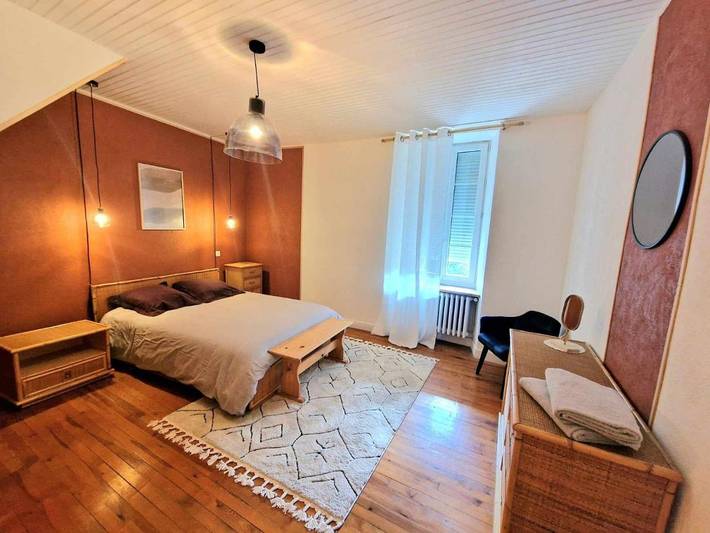 Location de vacances pour 10 personnes, avec bassin pour enfant ainsi que vue et jardin, animaux acceptés à Salmiech - 2