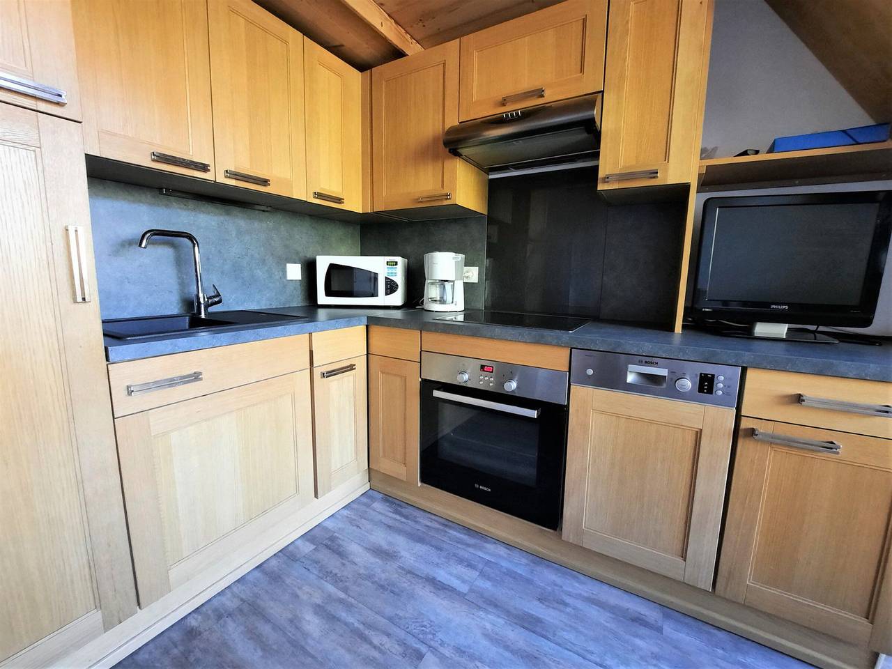 Ganze Wohnung, Gemütliche Wohnung 50m von den Pisten, 2 Zimmer für 6 Personen, Balkon und verfügbare Services in Les Menuires, Saint-Martin-de-Belleville