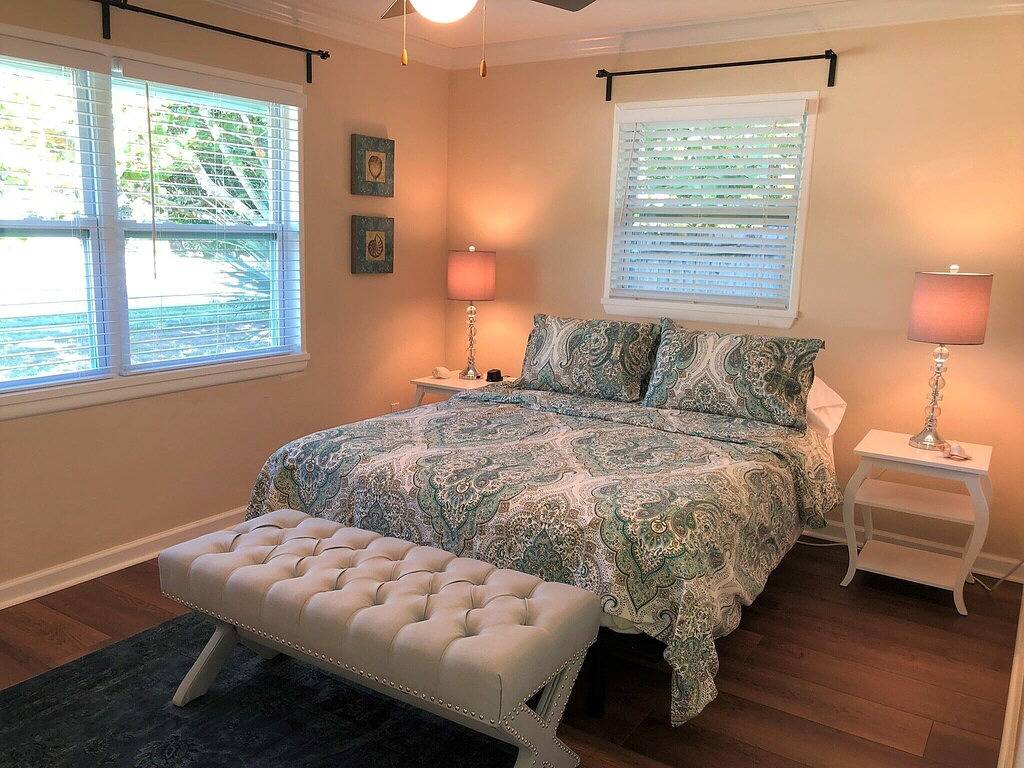 Guests Love This Home & Location\n 1 Mile to Downtown, Trolley to Beach, Pets Ok! in Sarasota, Sarasota County