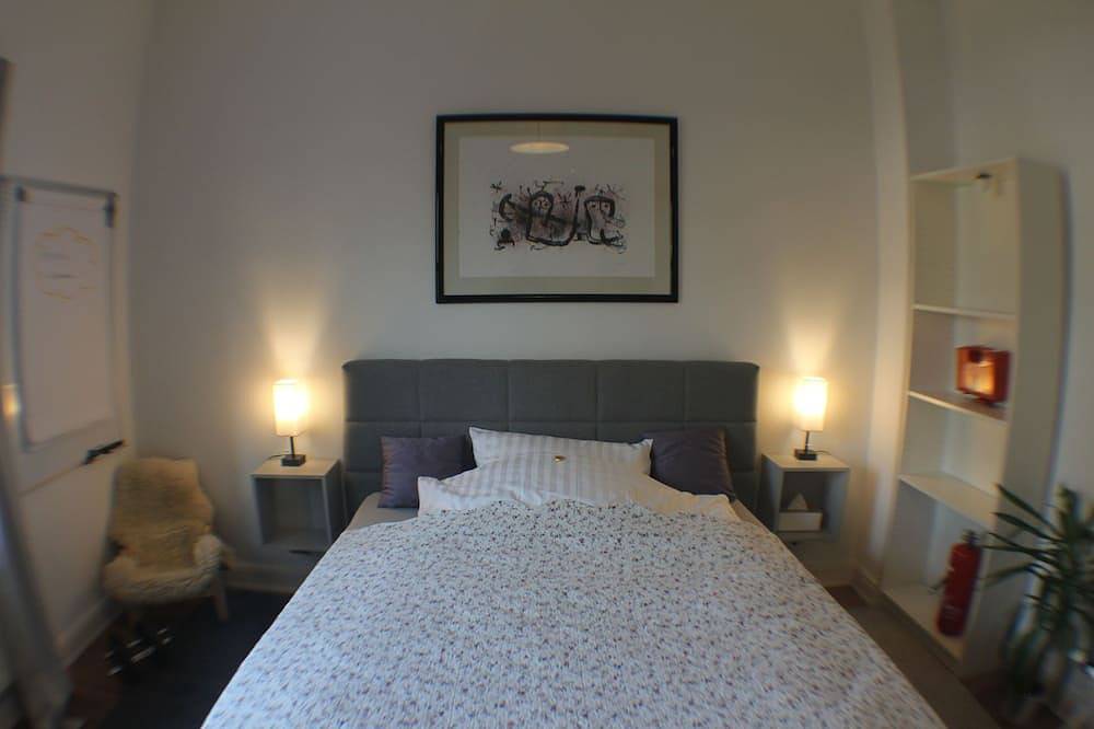 Ganze Wohnung, Ferienwohnung mit Anschluss an Stadien / Innenstadt - Ferienwohnung mit in Pinneberg, Kreis Pinneberg