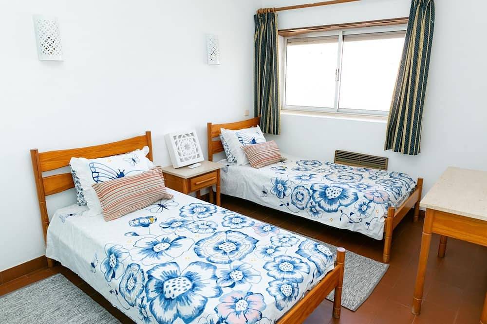 Apartamento inteiro, Apart T1 em hotel com piscina e jardim. Internet.4 pessoas, independente. Novo in Albufeira, Distrito de Faro