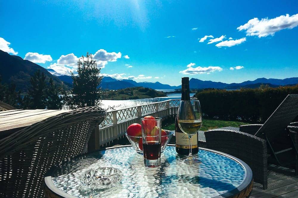 Charming House with a Fantastic View of Norway's Nature in Ørsta